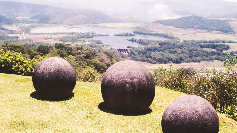 curioustuff_stone-spheres-1