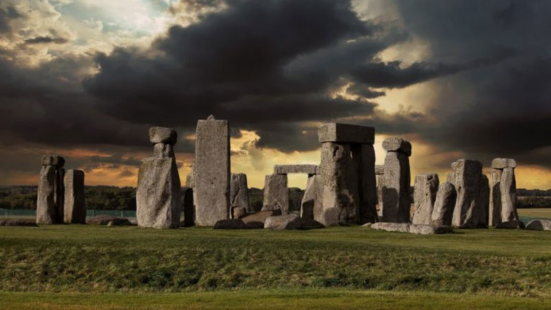 curioustuff_stonehenge-1